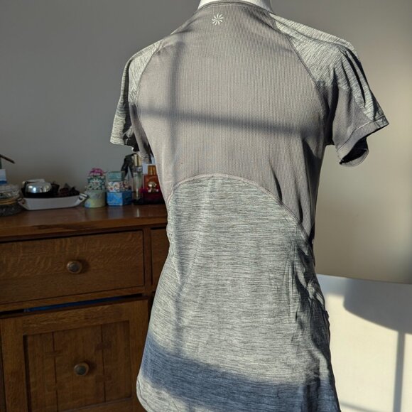 Set of 2 Workout Tops Altheta and Nike - Picture 8 of 13